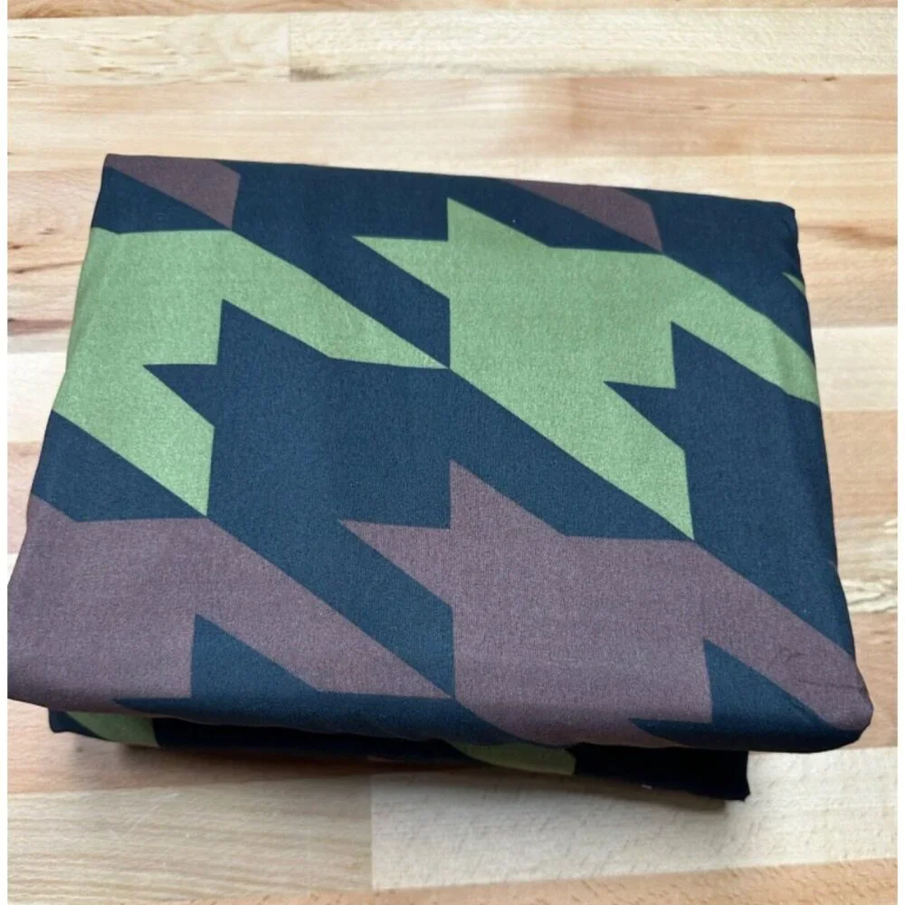 Hallmart Collectibles Green Camo Houndstooth Coverlet Set + 2 Pillowcases TWIN